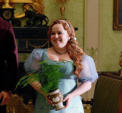 NICOLA COUGHLANasPENELOPE FEATHERINGTONBRIDGERTON| OLD FRIENDS (3.04)