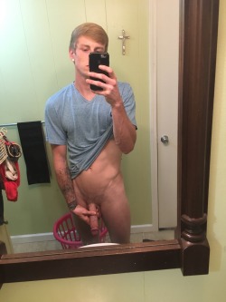 unlikelybiboy:  hot college boy showing off