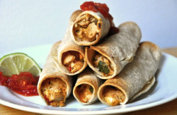 vegan-yums:  Baked chicken-less taquito /