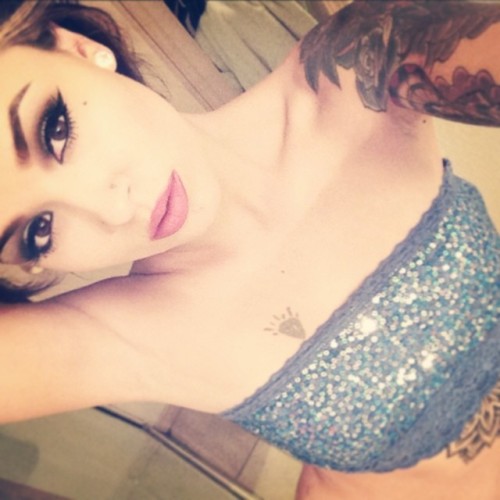 sugar-andspicexoxo:  summer vibez 💕💋☀️ #boredom #summertime #itssohot #hi #bye
