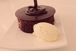 worlds-most-caring-ginger:  pottymouthp0sse:  foodgasmicgoodness-deactivated2: Magic Chocolate Lava Cake (x)  this is not meant for children’s eyes  ito 