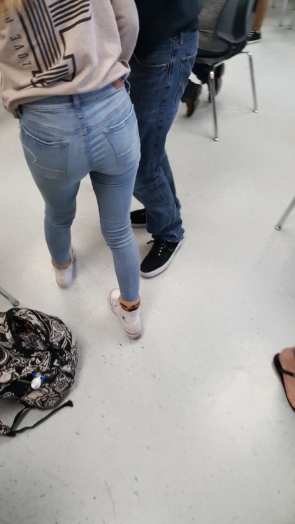 school-voyeur: Nice tight ass