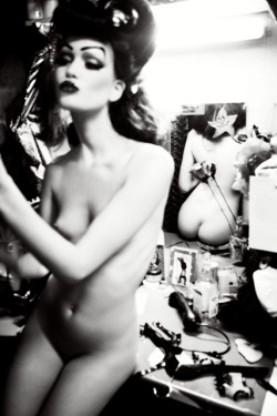 dripping-yean:  Showtime by Ellen von Unwerth 