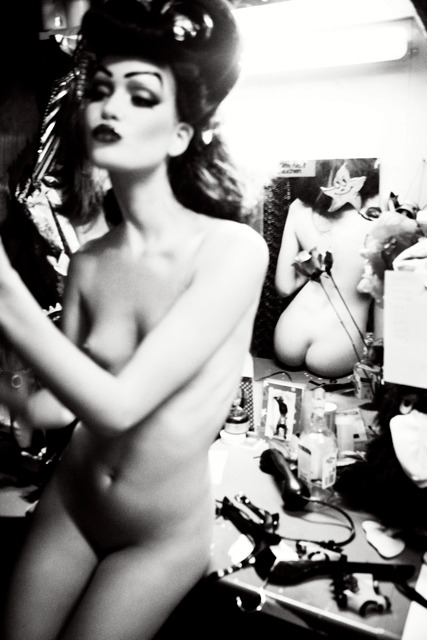 Sex dripping-yean:  Showtime by Ellen von Unwerth pictures