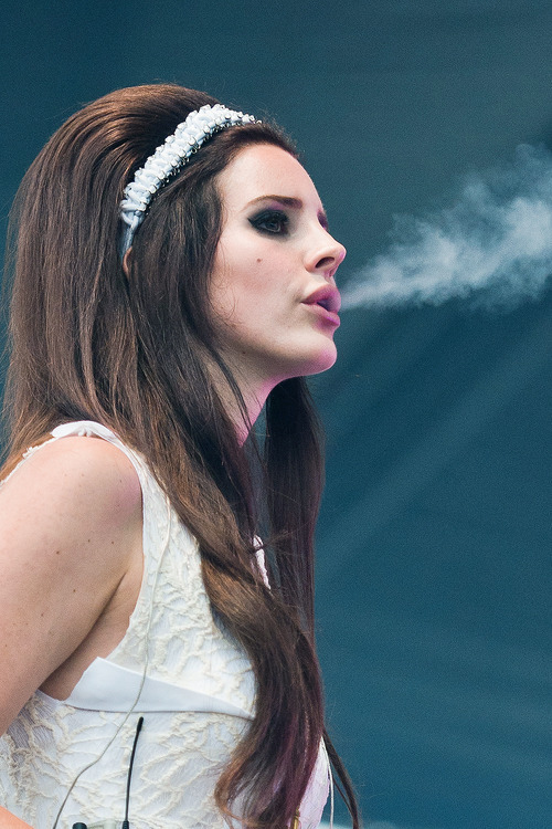 diamondsanddelrey:  Lana Del Rey and Marina and The Diamonds Blog       