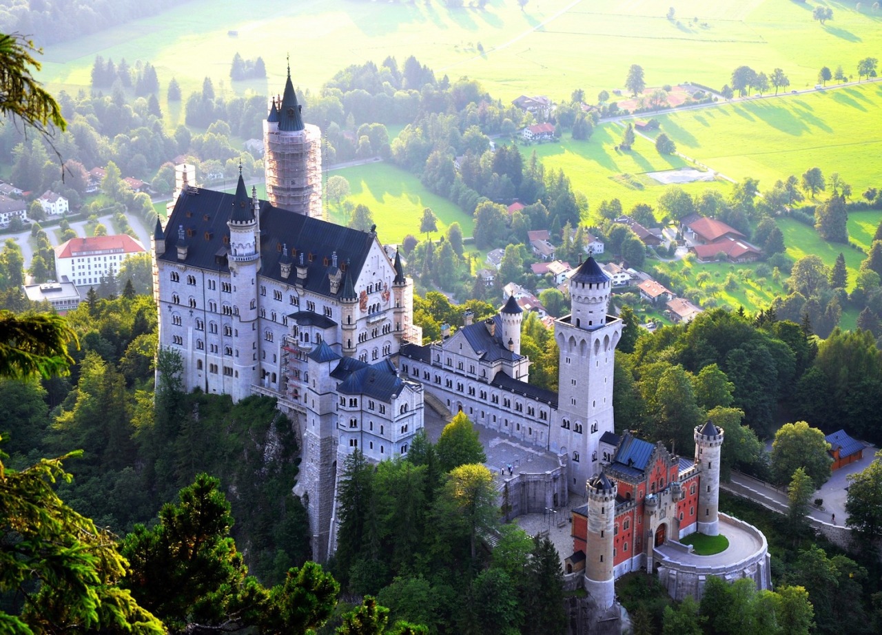 travel-seekers:  21 Most Amazing Castles From Around The World 