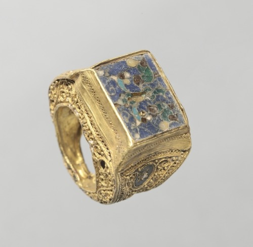 theancientwayoflife:~ Ring. Period/Culture: Byzantium Date: 9th century Medium: Gold, filigree and c