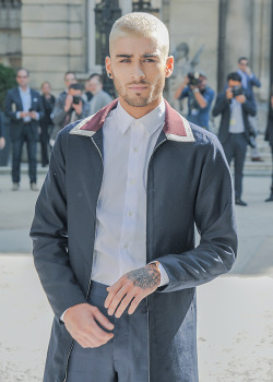 zvaina:  zm1080p:  ZAYN MALIK @ VALENTINO