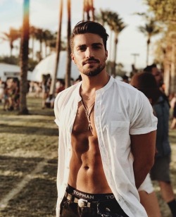 hotfamousmen:  Mariano Di Vaio