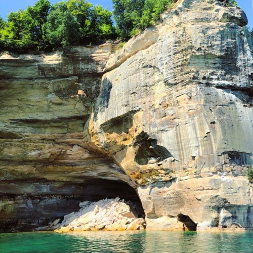 annaq22:  Just in case you wanted an overload of the pictured rocks, here ya goooo🤩