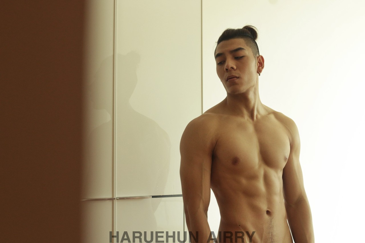 haruehun:  NEW GUY IN THE HOUSEJimmy Tubthep submitted his snapshots for our new