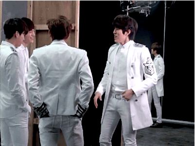 thegifmill:  Sungyeol showing off his mime skills.