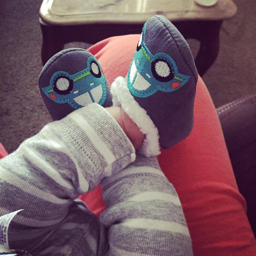 pinshe-shapiz:  👶🏽 bien relajado #miamorchikito #🦁👣
