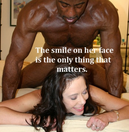 kristenlovesblack:  The more she smiles, she more she’ll make you smile.