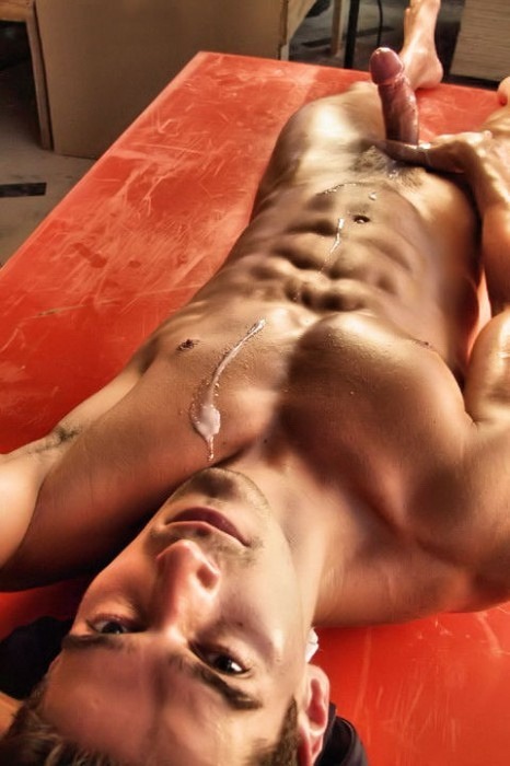 egerr8:  VISIT &amp; FOLLOW FOR RED BEAUTYhttp://egerr8.tumblr.com/  http://extyne.tumblr.com/