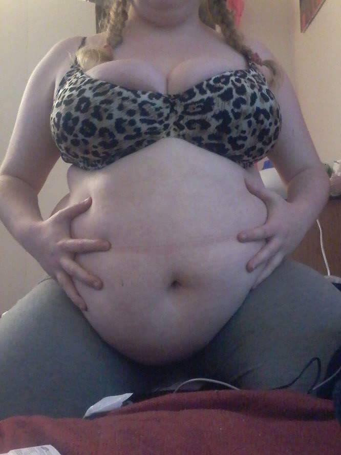 princessfattyashley: Sooooo full! I ate 3 large baked potatoes while I was waiting