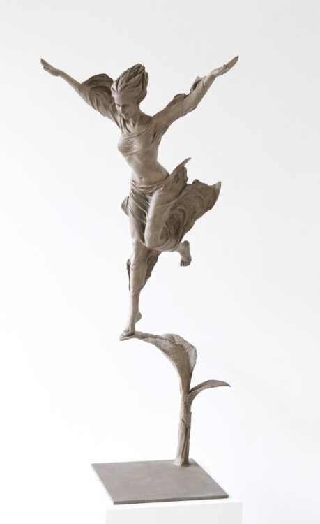 camwyn: littlelimpstiff14u2: Luo Li Rong’s Bold, Graceful Figurative Sculptures Luo Li Rong&rs