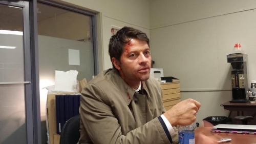 thewinchesterlifestyle:    Jolie Lash Thanks Ruth Connell &amp; Misha Collins for striking this 
