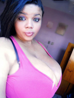 bigchichis:  (via TumbleOn) love HUGE TITS