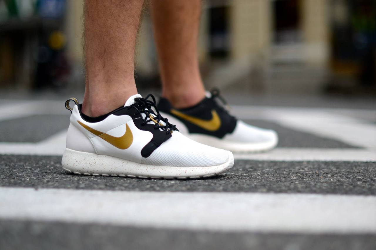 nike roshe run hyperfuse gold trophy