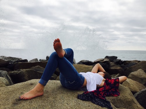 tiny-twinkle-toes:  Did a lovely beach photo shoot today in gorgeous Cali 🌊☀️👣