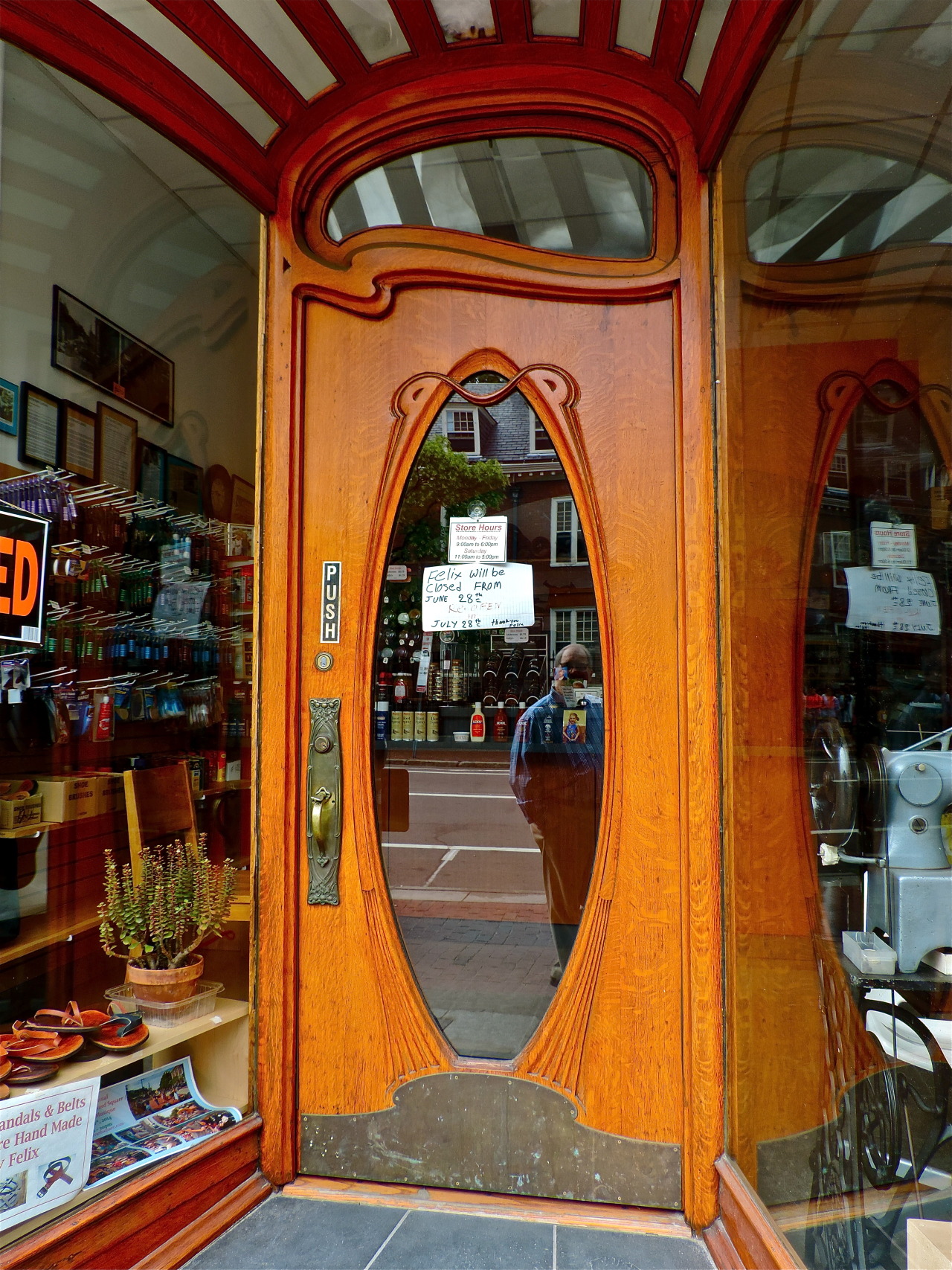 Art Nouveau at the Cobbler Shop
Cobbler Shop–Cambridge, Massachusetts / Julie Cook / 2014