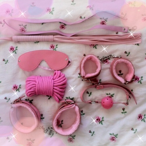 dolly-kitten: my photo has so many notes, wowee