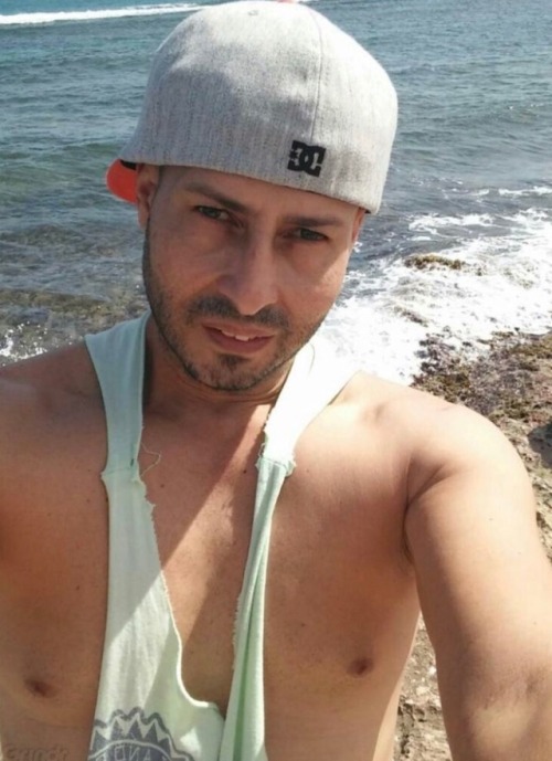 vitto0912:  miraquetvo:  Chico de dorado  Antonio Rodríguez Vega