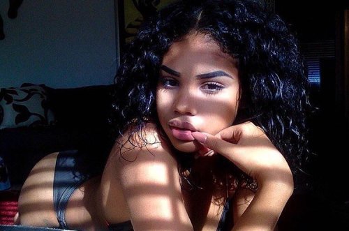 bombshellssonly:  @ajorayesangels 