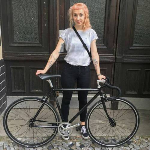 javi-ballestero:@frlvenus #citygirls #girlbike #originalgirl #girlsgonefixie #ridegirl #ridelikegirl