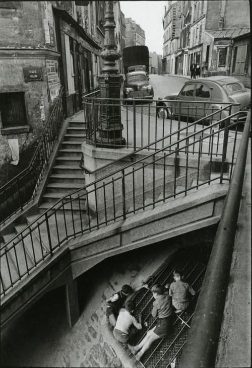 Staircase la rue Vilin Paris, Willy Ronis