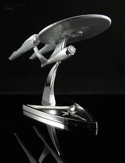 Star Trek USS Enterprise Scale (?) Replica/