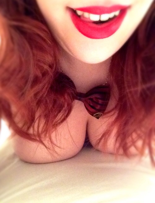 discretelycharming: Crazy hair and a cute necklace. Isn’t that what Monday’s are all abo