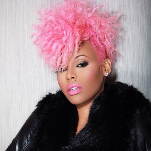 luvyourselfsomeesteem: clarknokent:imninm:Black girls with pink hair I live