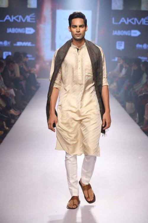 death-by-dior:global-fashions:  Raghavendra Rathore - Lakme Fashion Week 2015  X