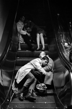 undr:Leonard Freed. New Year’s Eve, Grand Central Station, NY. 1969