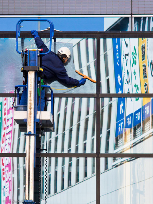 Obviously, a window cleaner.Shinjuku Tokyo on a cold January day in 2012