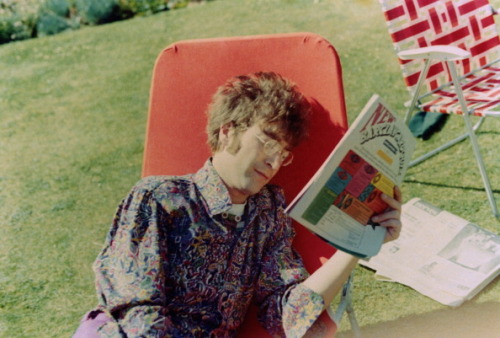 misanthrope1993:  John Lennon reads a magazine on a garden lounger in London, summer 1967.