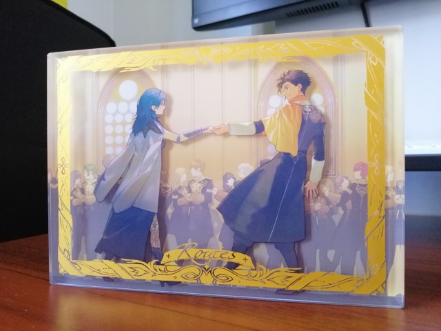 Kkia's acrylic stand. It's like a shadow box. 