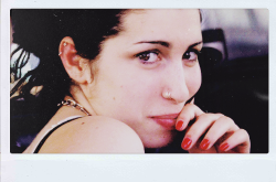 vertisse: Amy Winehouse: rare pictures in polaroids 