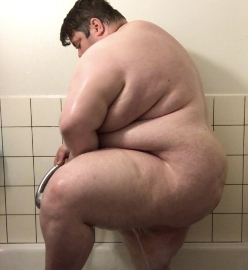 xj78:  At 233 kgs many things are like exercise. Like taking a shower. My fat is heavy to lift. It’s exhausting. I try to reach all over my body, but doesn’t always succeed. Everything jiggles as I move. It’s a bit hypnotic. I love it, but could