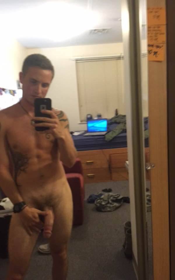 banging-the-boy:  straightdudesnudes:  Chris is a hung airforce stud with an extremely