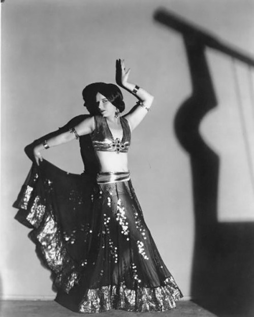 louisebrooks19061985: I’m just guessing that this photo shoot was taken during her Follies stint. Se