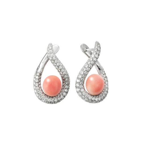 Conch Pearl and Diamond Earrings Set In 18k White Gold