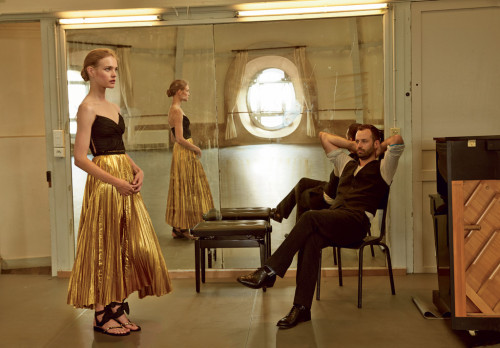  GRAND ENTRANCENatalia Vodianova joined by the ‘directeur du ballet de L'Opéra national de P