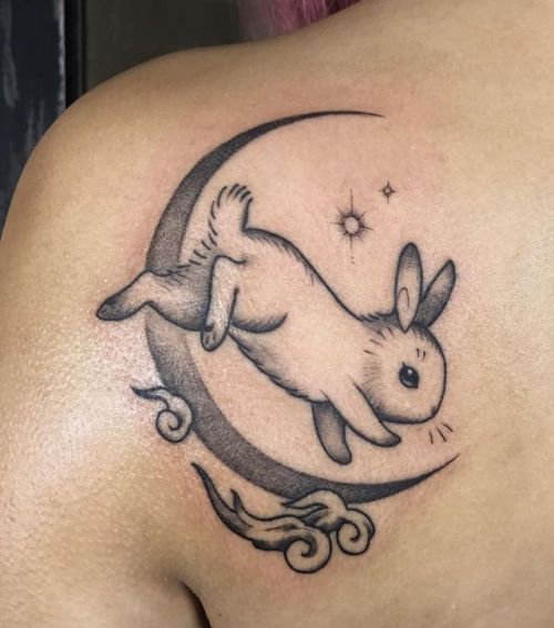 Moon bun for @brianayl thank you so much #bunnytattoo #rabbittattoo #rabbitsofinstagram #bun #backta