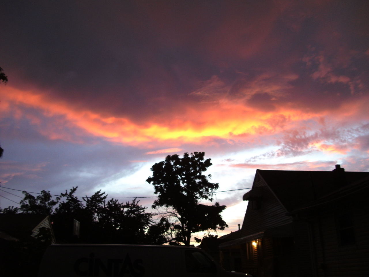 freyalunatic:  The sky was absolutely stunning this evening after a storm &lt;3