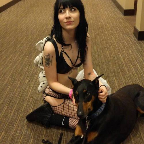 blogging-at-your-funeral:    gothcharlotte We’re making the same face  