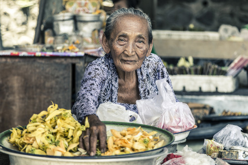 Bali, Padang Bai, 2014 l Photo: Pauline MaisonneuvePortrait. Wisdom. 