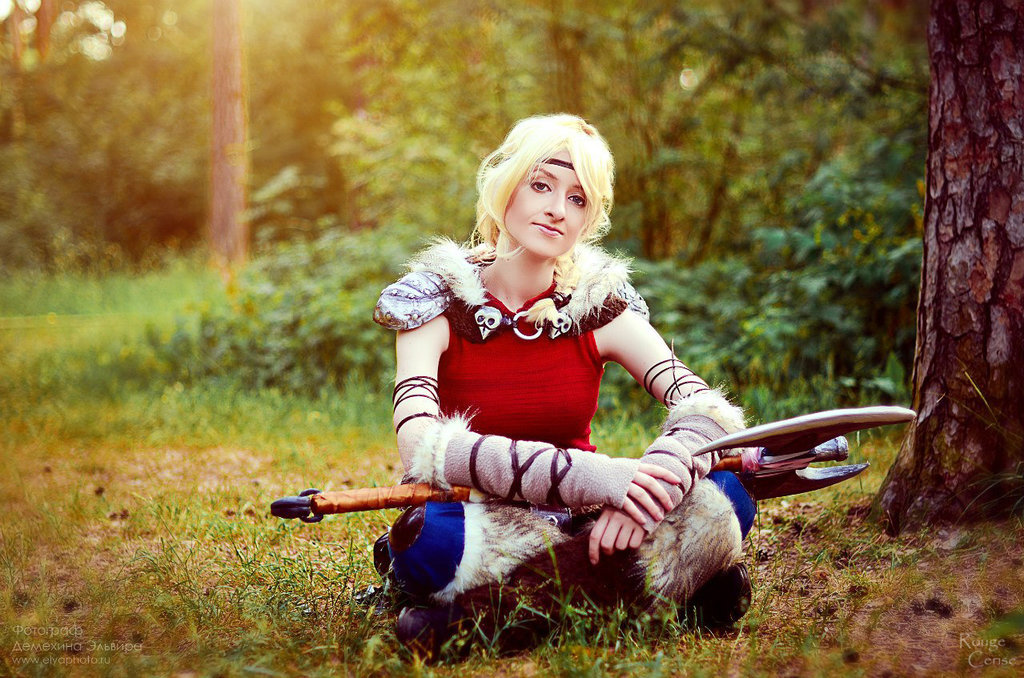 sharemycosplay:  Cosplayer Rouge Cerise with an awesome Astrid from #HowtotrainyouDragon!